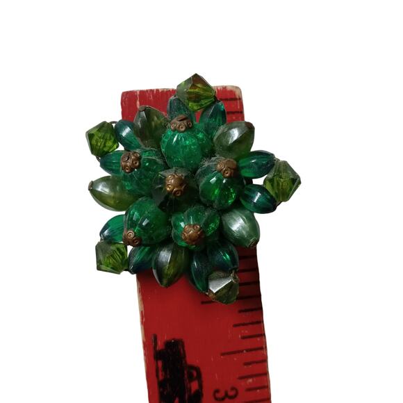 Vintage Green Cluster Brooch Signed Bronze Tone Beaded VTG - Picture 12 of 13